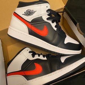 Air Jordan Mid